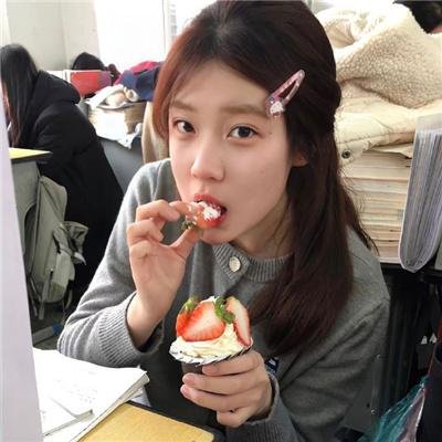 黑衣女孩